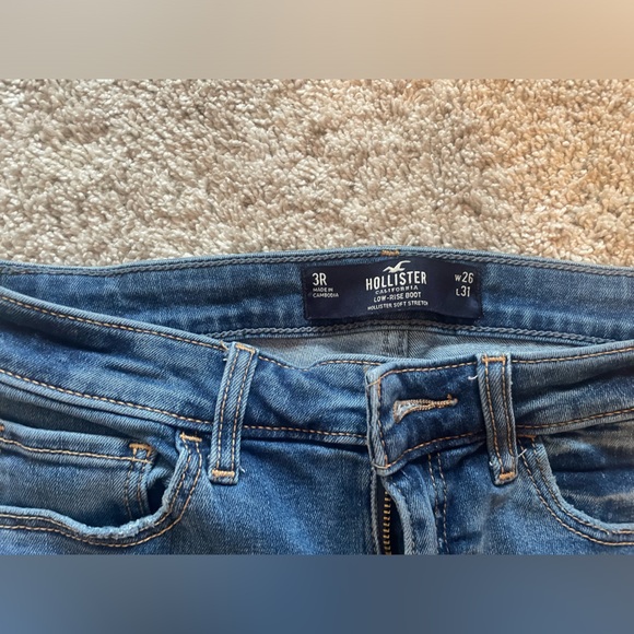 Two pairs of Hollister jeans - Picture 5 of 6
